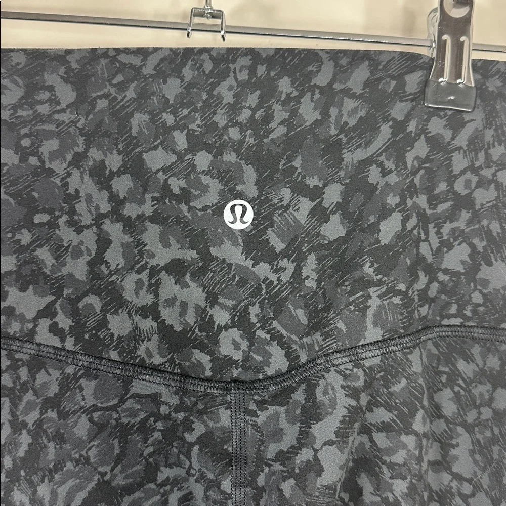 Lululemon Black Patterned Align High Rise yoga 25” Leggings 6